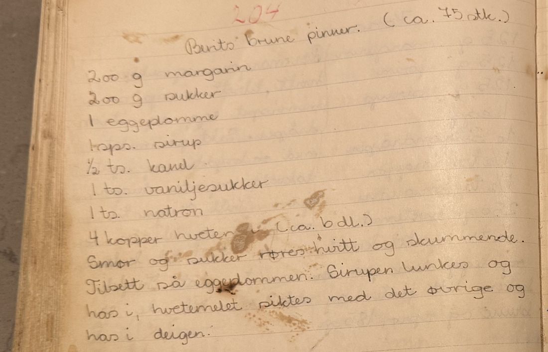 Berits brune pinner. (ca. 75 stk.), Mors egen skrift